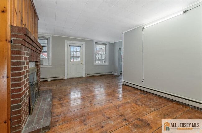 Building Photo - 20 Willow Ave