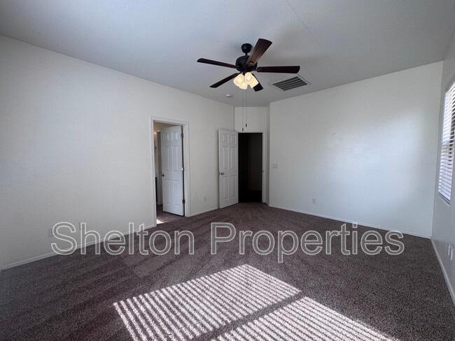Building Photo - 2047 S Starling Dr