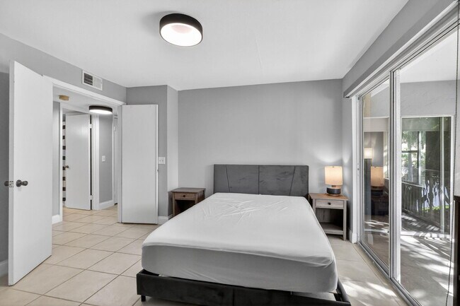 Building Photo - 1740 Palm Cove Blvd