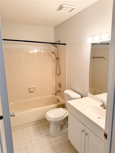 Building Photo - 7115 SW 42nd Ct