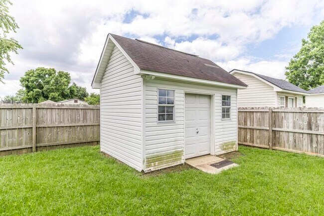 Building Photo - 115 Lauren Ln