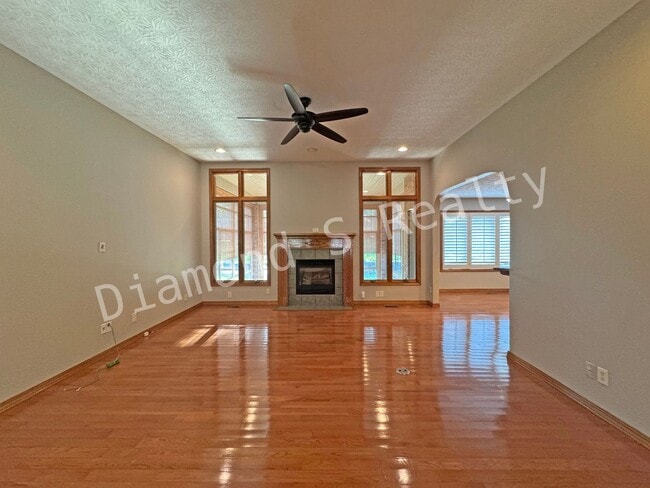 Building Photo - Gorgeous Custom All Brick Home in Fox Grap...
