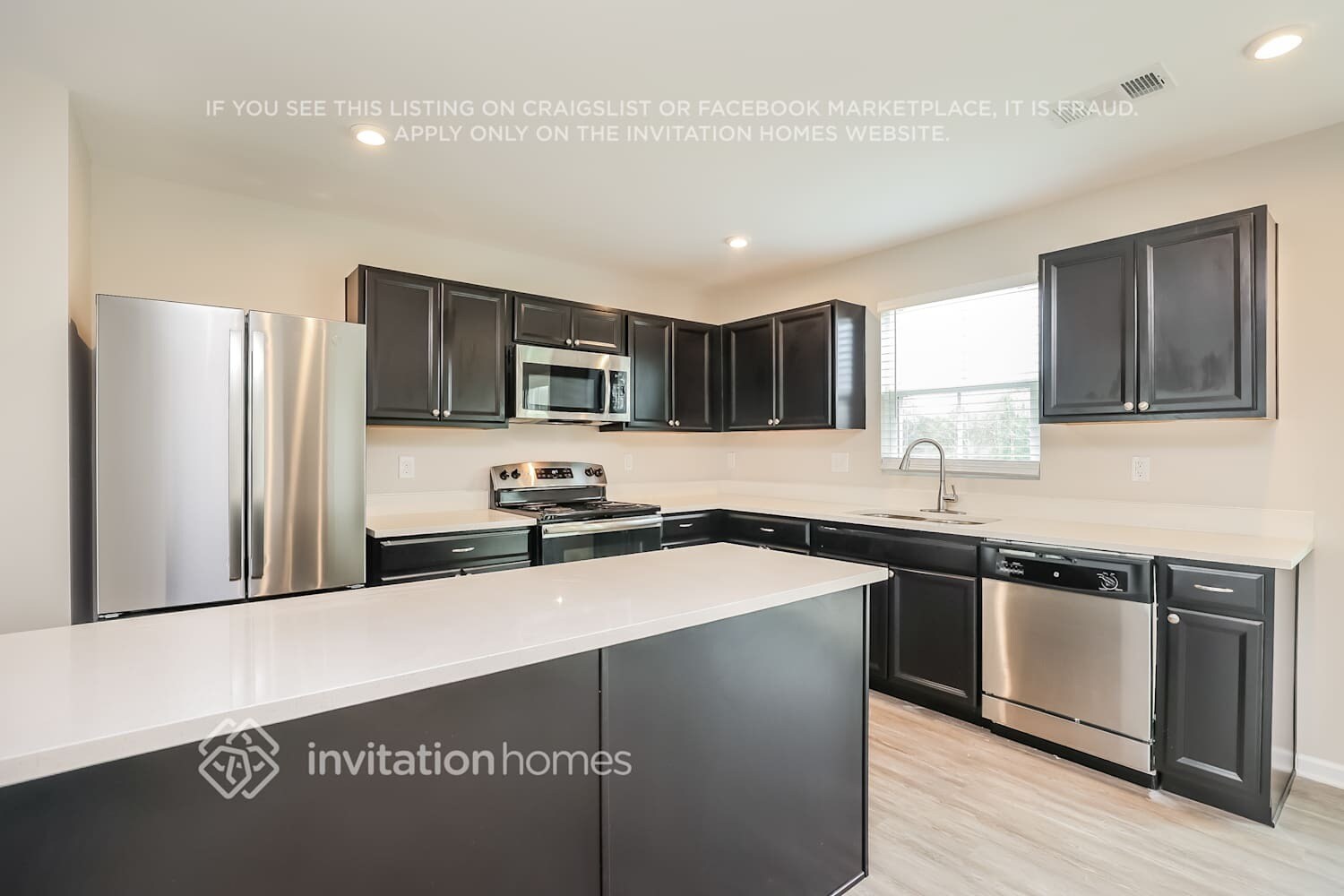 Building Photo - 2417 Solomon Ln