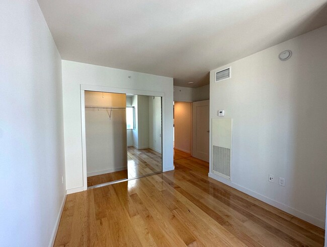 Building Photo - Luxury Living at The Metropolitan 1BR/1BA/...