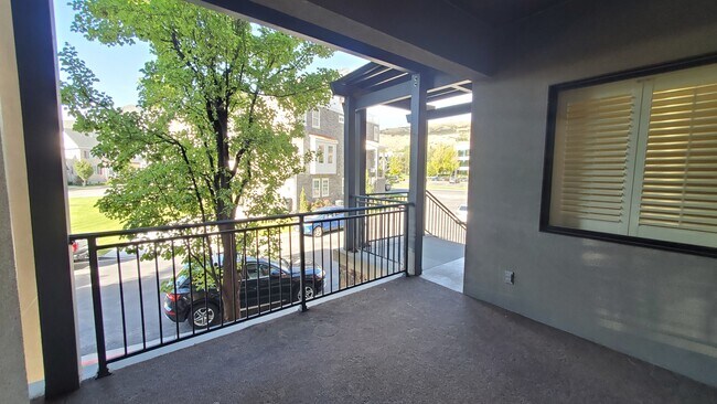 Building Photo - 133 W Northwood Ln