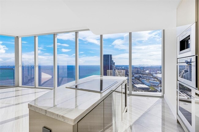 Building Photo - 18975 Collins Ave