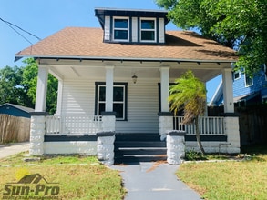 Building Photo - 212 Mullally St