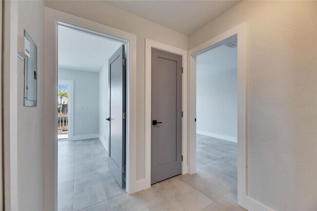 Building Photo - 1025 Apollo Beach Blvd