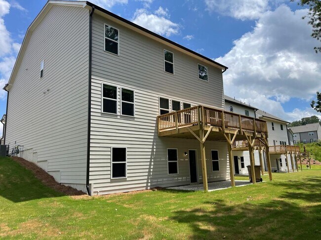 Building Photo - 632 Gilles Ln