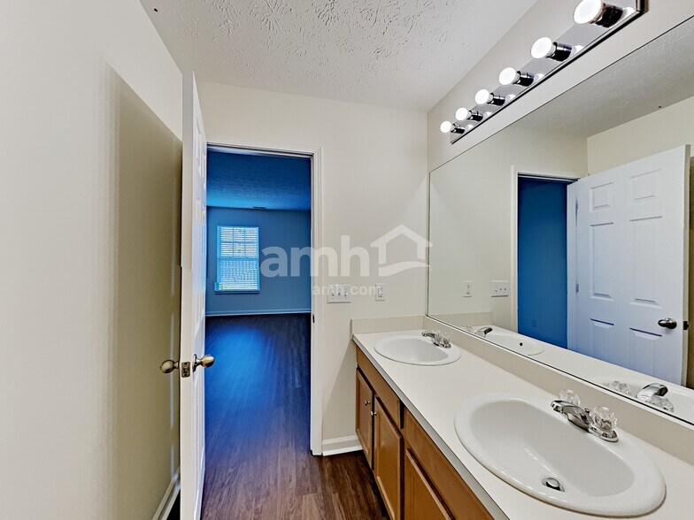 Building Photo - 334 Stewart Springs Dr