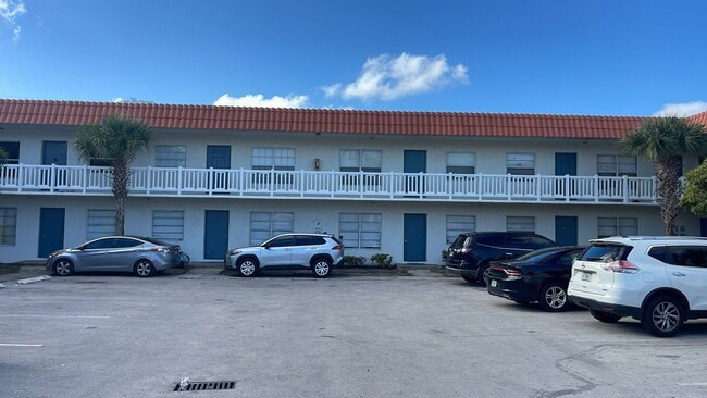 Building Photo - 401 SW 13th Pl
