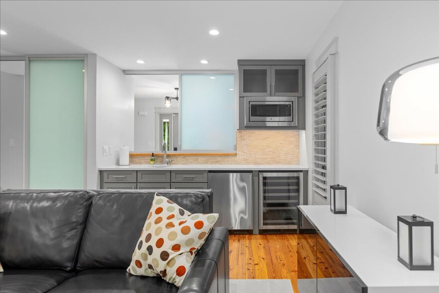 Building Photo - 710 Lighthouse Ave