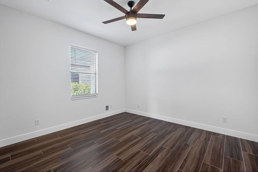 Building Photo - 332 SW 26th St