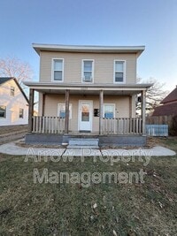 Building Photo - 2205 Holdrege St