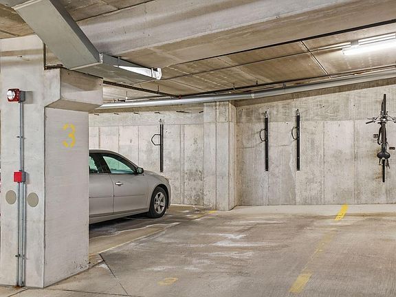 Building Photo - 1550 E Royall Pl