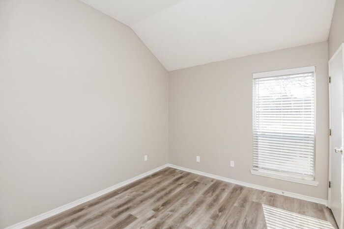 Building Photo - 5000 Highbank Dr