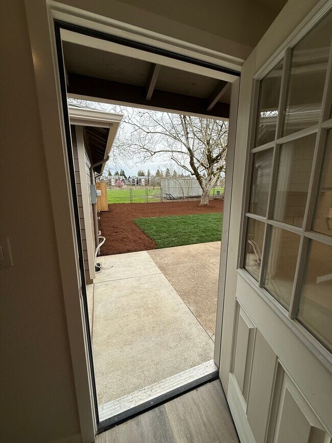 Building Photo - *REDUCED RENT* Beautifully Remodeled 4-Bedroom Home Backing to Park – Desirable Keizer Neighborhood