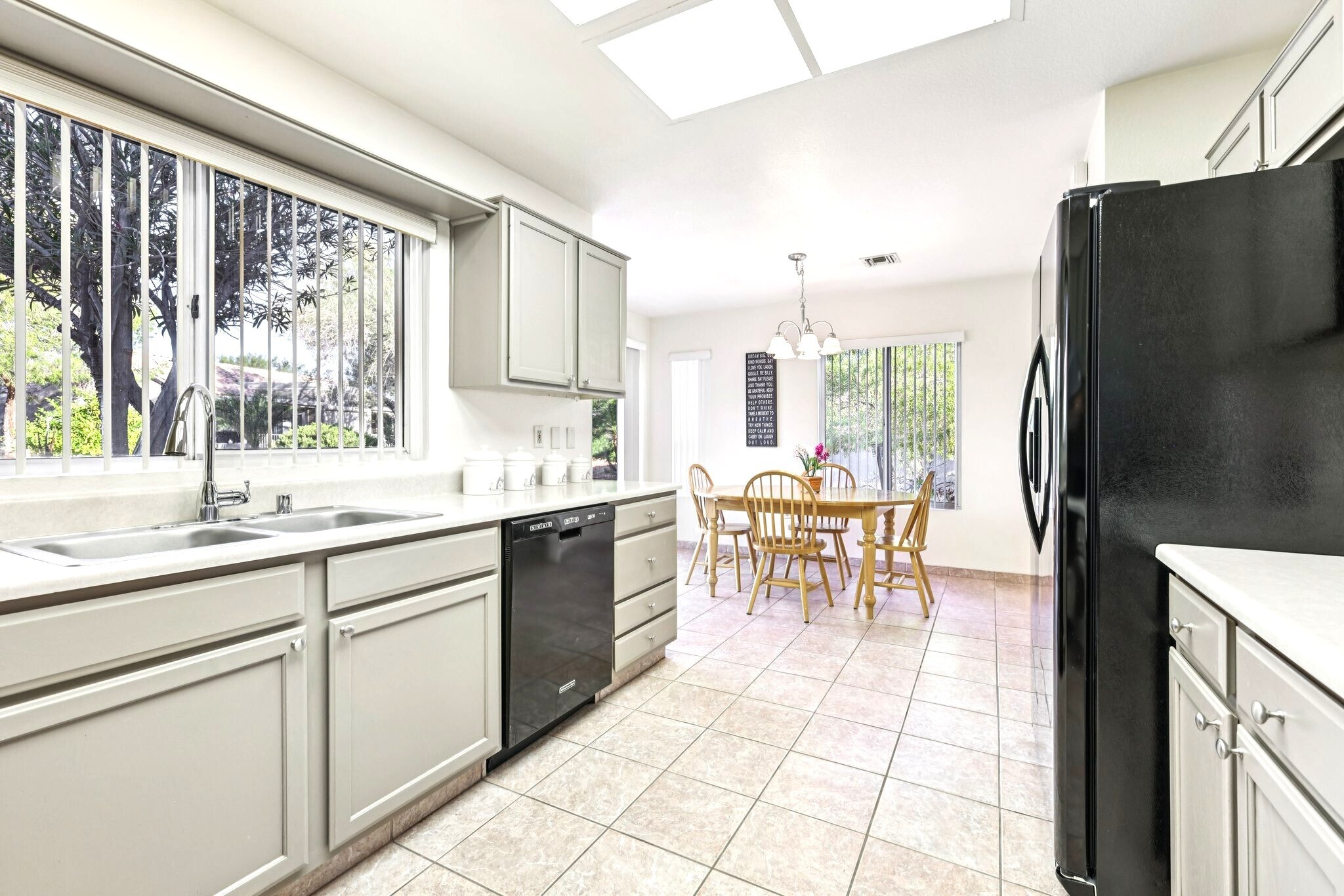 Building Photo - 3013 Sungold Dr