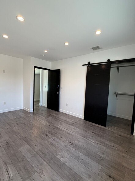 Building Photo - 9040 Wildwood Ave