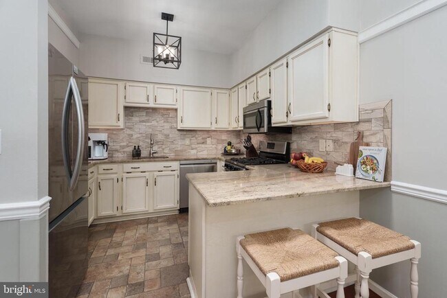 Building Photo - 9 Woodmont Dr
