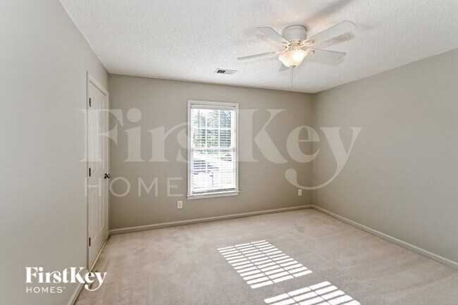 Building Photo - 1217 Pin Pointe Dr