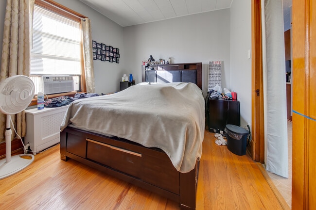 Building Photo - 5306 W Roscoe St