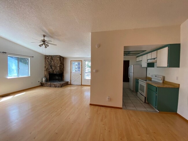 Building Photo - Two bedroom Two bath Condo close to the NV...