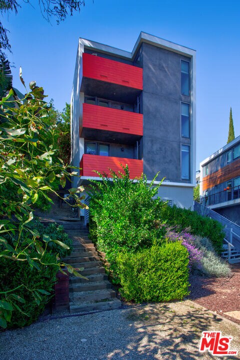 Building Photo - 3248 Descanso Dr