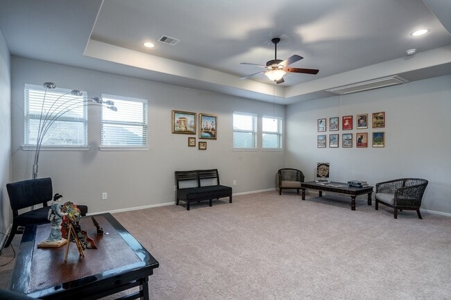 Building Photo - 10410 Southern Hawker