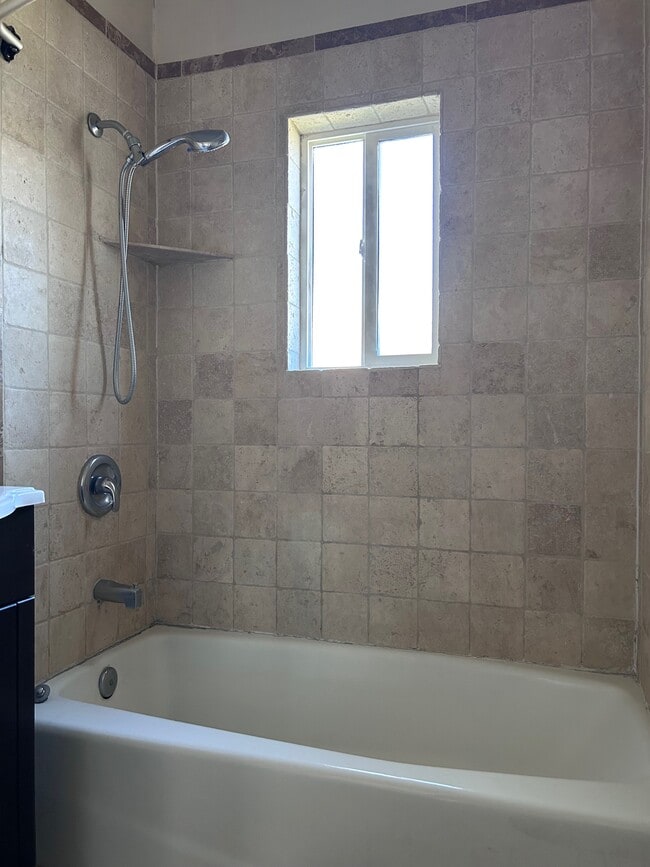 Marble bath/shower - 5549 Costello Ave