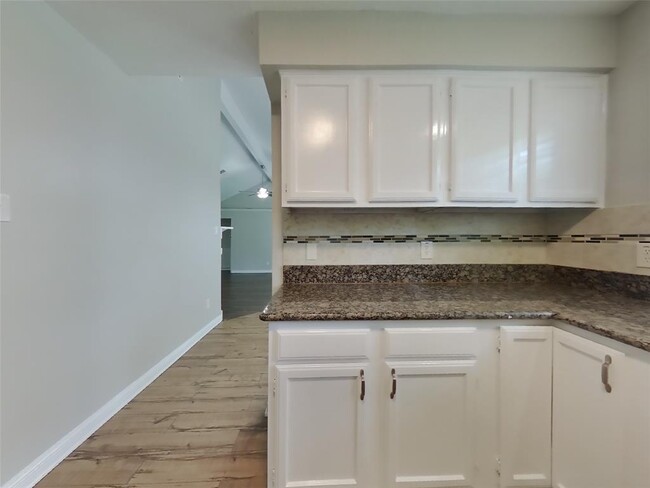 Building Photo - 2824 Sugar Wood Dr