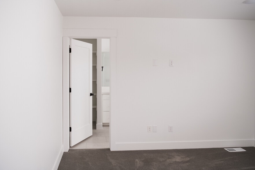 Building Photo - 1369 Gambel Oak Way
