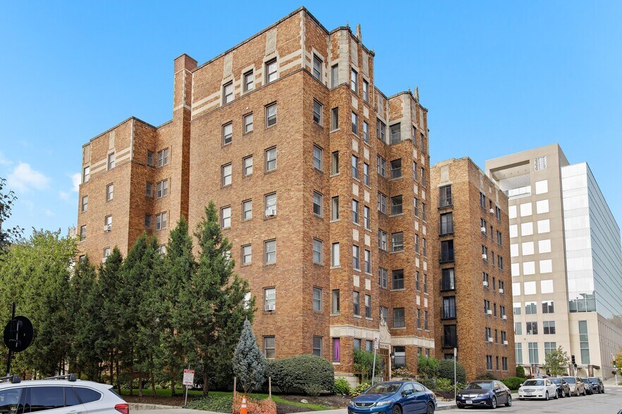 Building Photo - 807 W 48th St