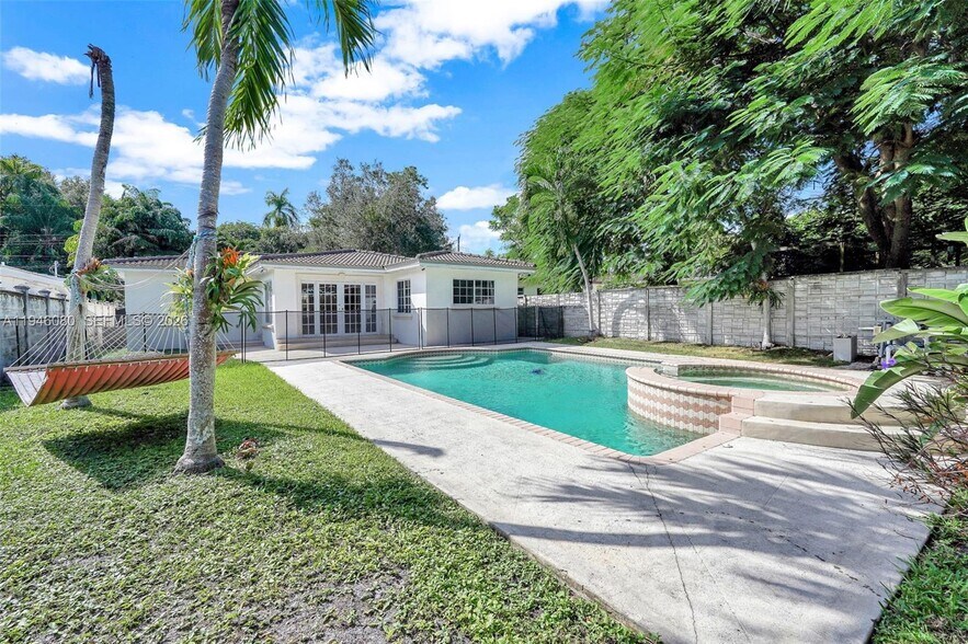 Building Photo - 5781 SW 25th St