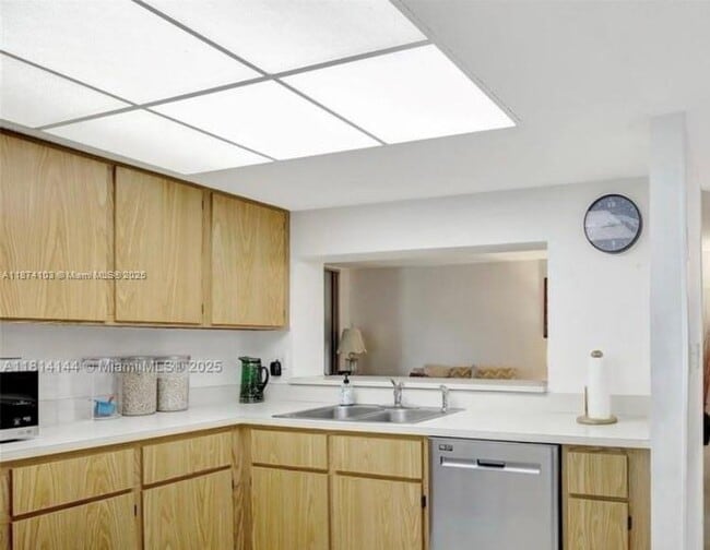 Building Photo - 9510 Seagrape Dr