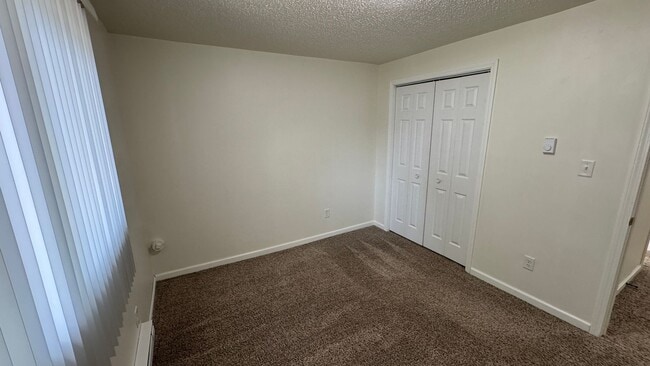 Building Photo - 608 Duplex