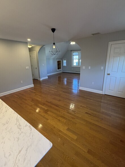 Building Photo - 79 Scofield Ave