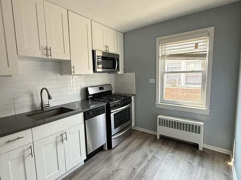 Building Photo - 6651 N California Ave