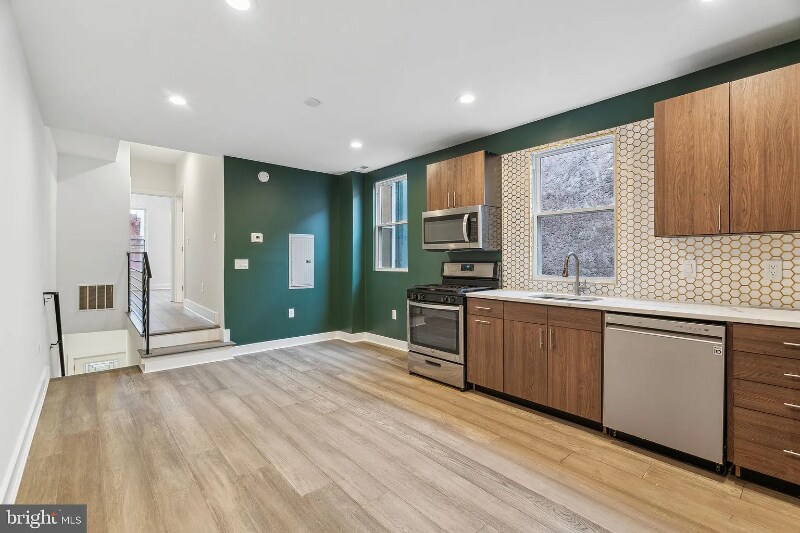 Building Photo - 2146 N Van Pelt St