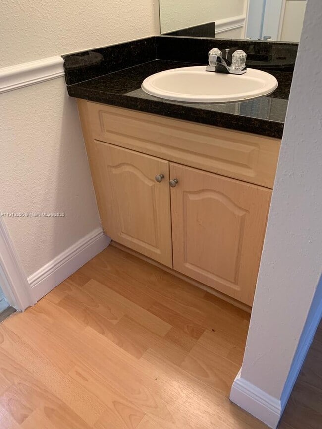 Building Photo - 9925 Nob Hill Pl