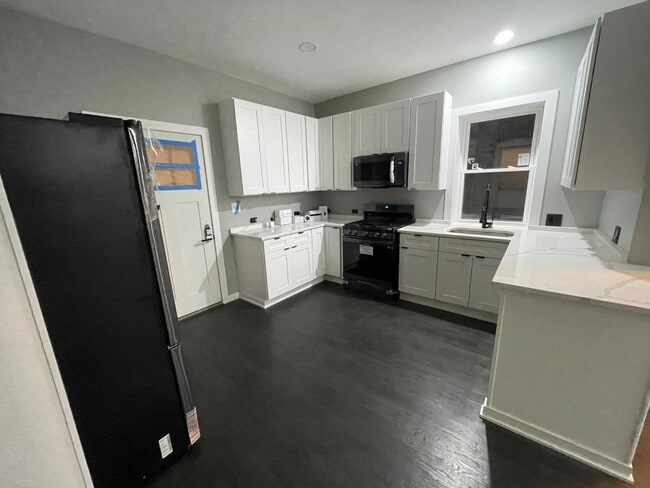 Building Photo - ?? Spacious 3BR + Den | 3-Level Home with ...