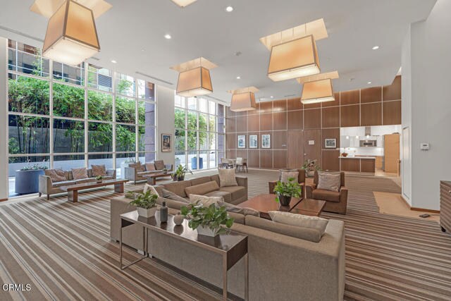 Building Photo - 801 S Grand Ave