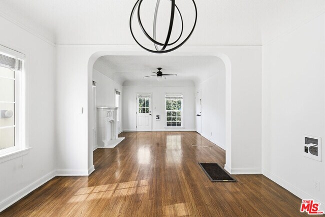 Building Photo - 1357 Cloverdale Ave