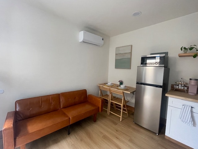 Building Photo - 2533 Judson St