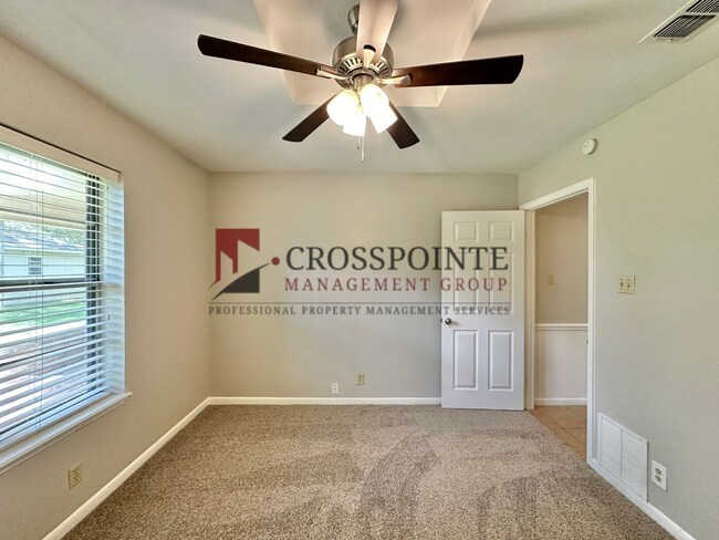 Building Photo - COMING SOON! 3 Bedroom 2 Bath in Flint!