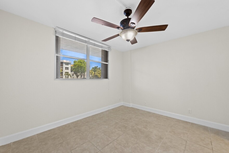 Guest Bedroom - 111 Royal Park Dr