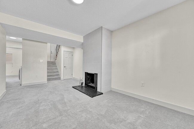 Building Photo - Bright & Updated 3-Bedroom Townhome in Desirable Cherry Creek School District