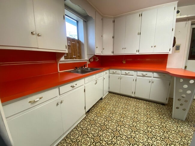 Building Photo - 2 bedroom 1 bathroom home in Shawnee