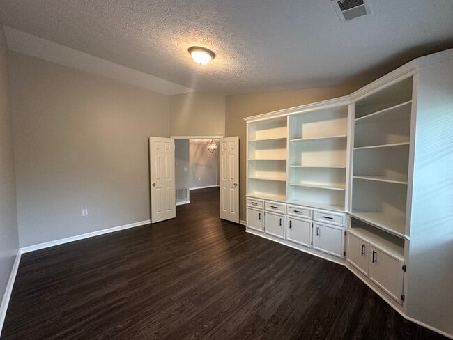 Building Photo - 10301 Trotters Pointe Dr