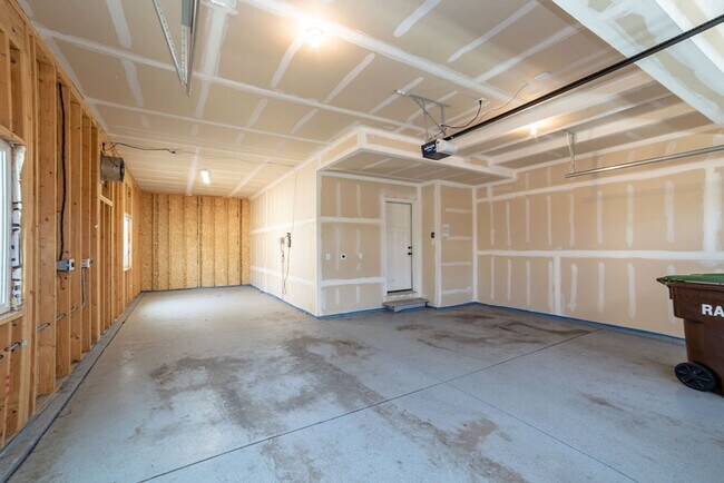 Building Photo - Bright & Spacious 3 Bed + Loft | 3-Car Garage in North Fort Collins